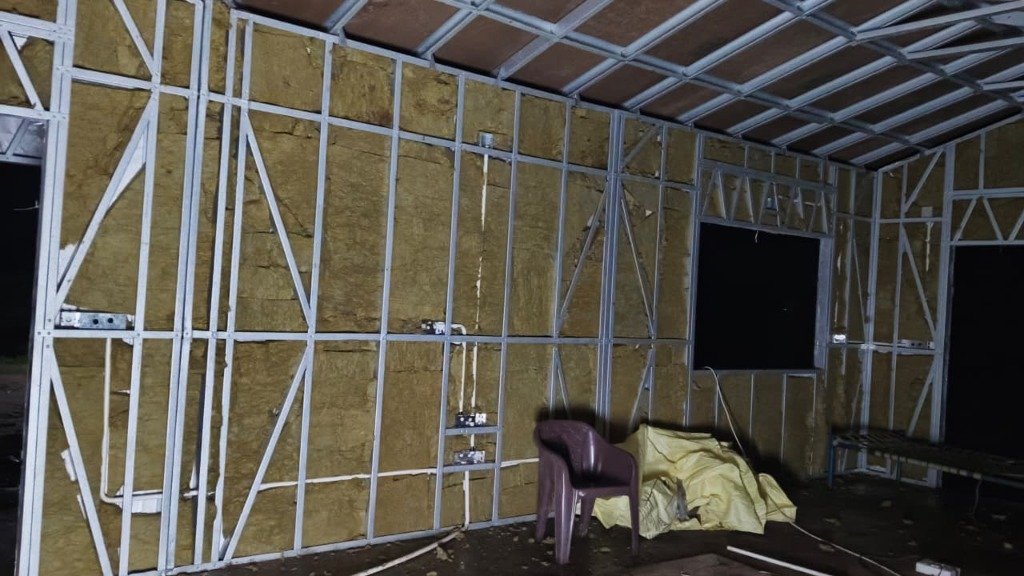 On-site rockwool insulation and LGSF wall framing